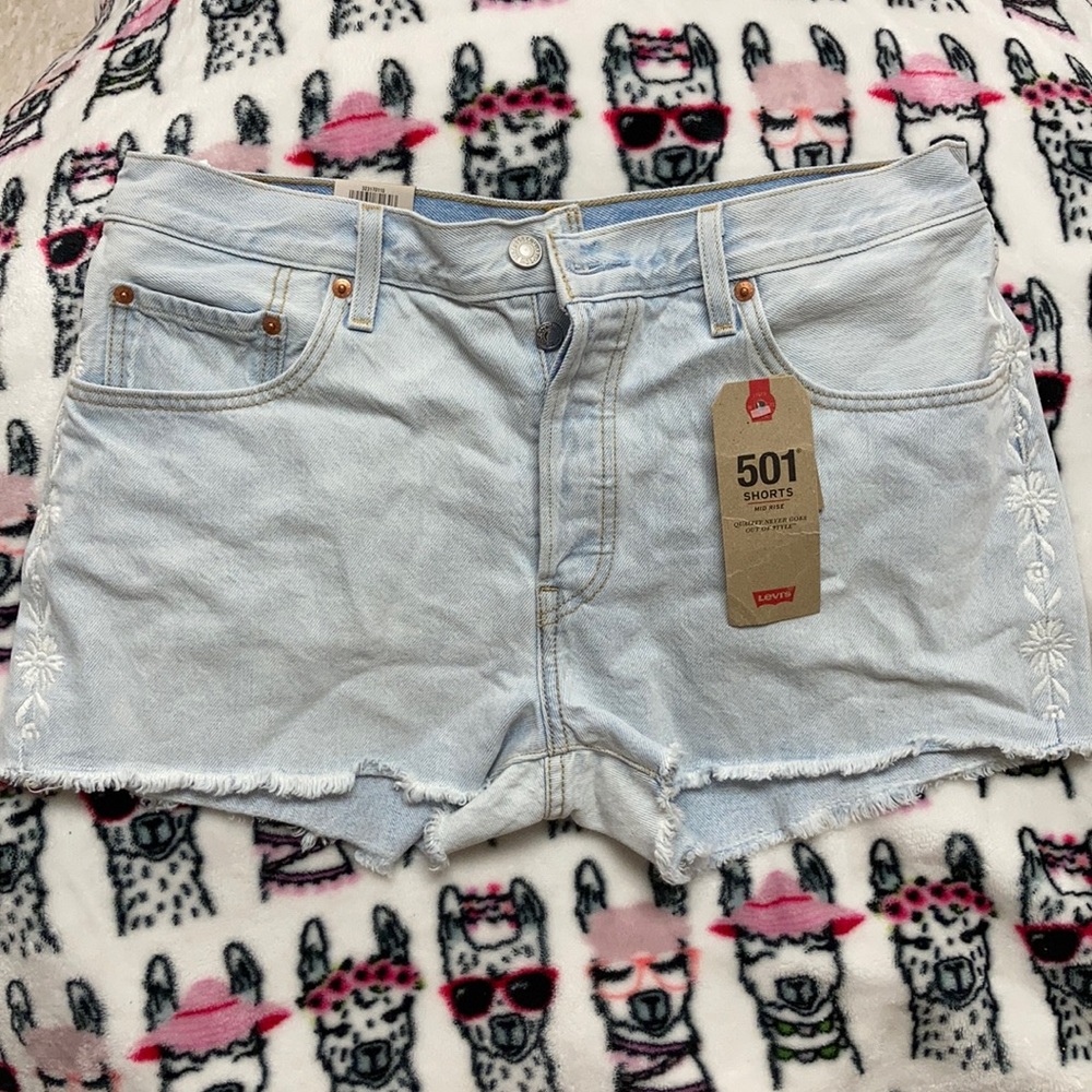 Levi’s women’s 501 mid rise shorts
